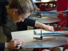 zagen doen wij niet met de decoupeerzaag maar met de figuurzaagmachine of lintzaag